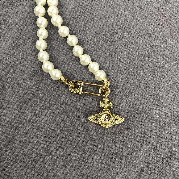 💎Vivienne Westwood Gold Safety Pin Pearl Necklace💎 - Picture 7 of 11